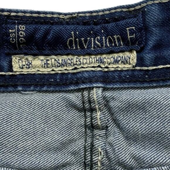 Division E Jeans Mens 38x27 Whiskers Distressed Straight Leg Mid Wash Streetwear - Picture 10 of 14